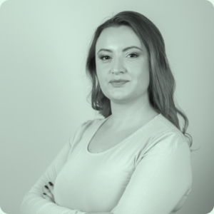 Professional portrait of a woman with a confident expression, showcasing Olibro Design's commitment to a skilled and diverse team in web design and digital strategy.